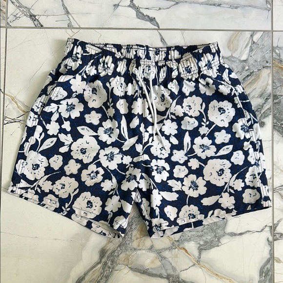 Hollister Navy and White Floral Shorts - Picture 1 of 5